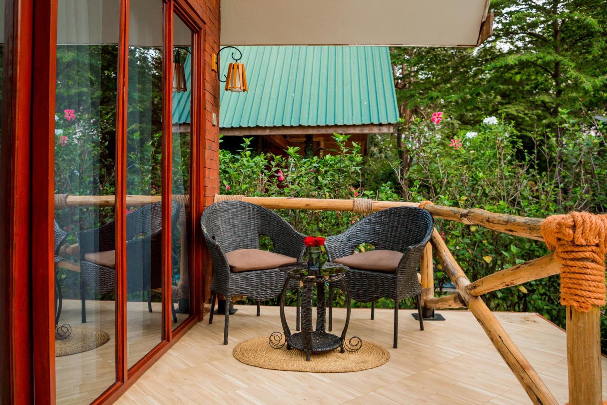 Shose Farmhouse Chalets & Campsite モシ エクステリア 写真