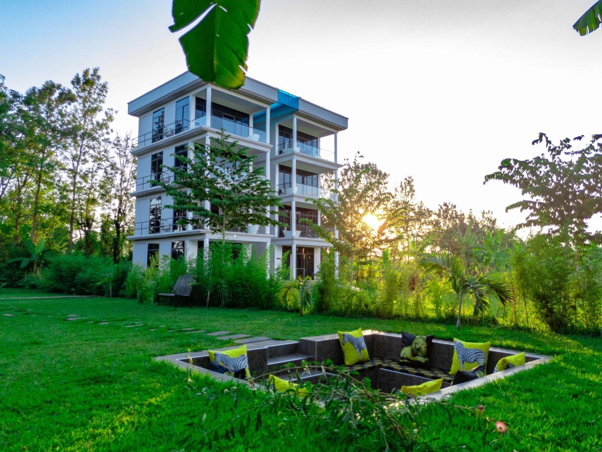 Shose Farmhouse Chalets & Campsite モシ エクステリア 写真