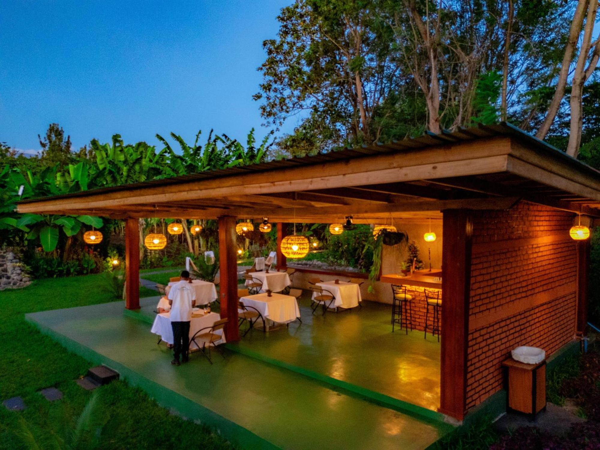 Shose Farmhouse Chalets & Campsite モシ エクステリア 写真